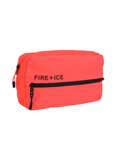 Neon růžová obdélníková taška s černým zipem a logem "FIRE + ICE." Vyrobená z lehké tkaniny, s hladkým povrchem a odolným designem.