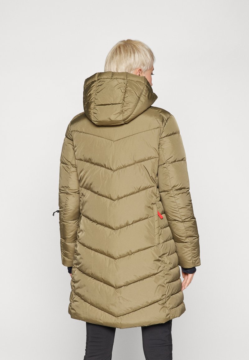 Olivgrüner Puffermantel mit Chevron-Design, ausgestattet mit Kapuze und Seitentaschen. Elegante, glatte Textur mit elastischen Bündchen und einem leicht taillierten Schnitt.