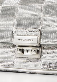 MICHAEL Michael Kors TRIBECA SHOULDER - Handbag - silver
