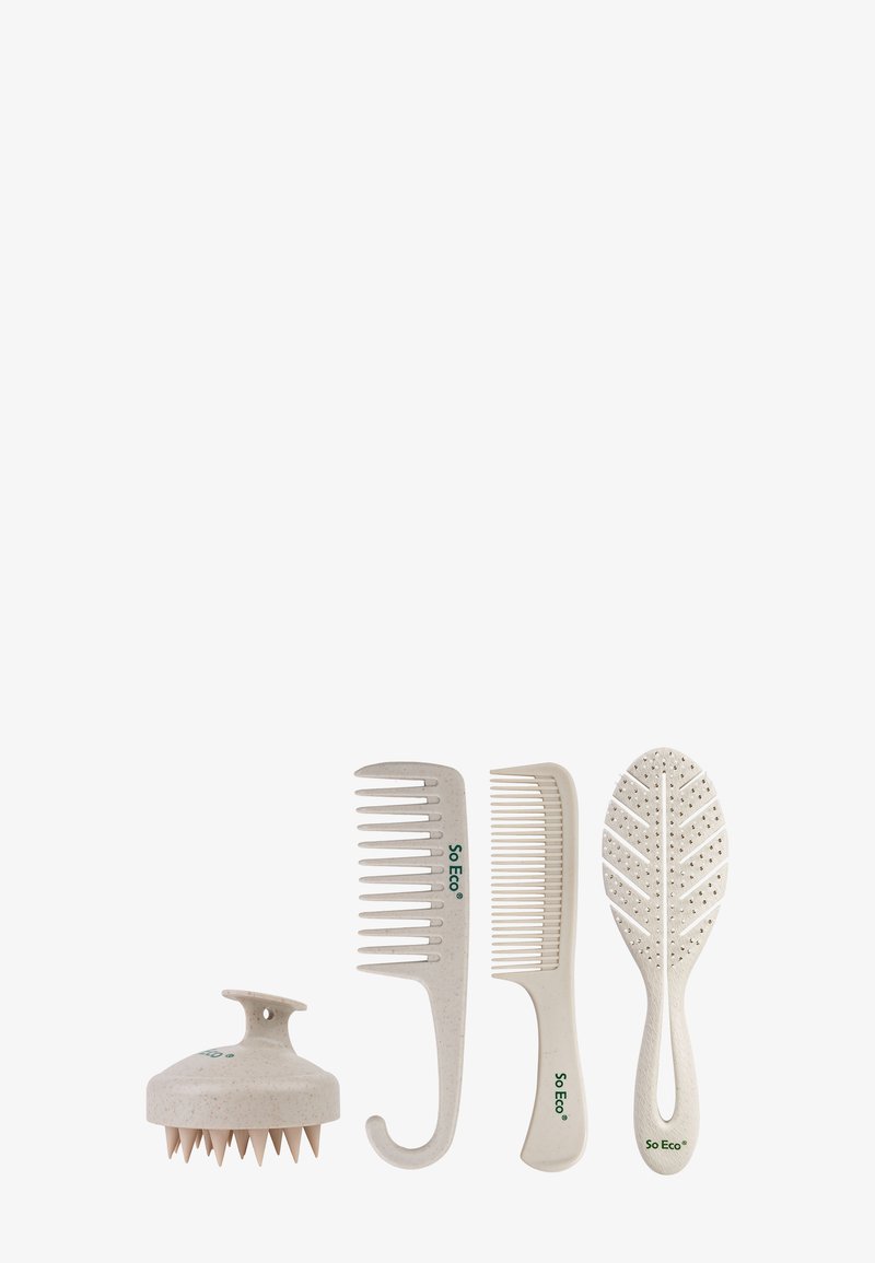 Fire miljøvennlige hårverktøy i lys kremfarge: en hodebunnsmassasje, bredtannet kam, rett kam og en paddlebørste med bladdesign.