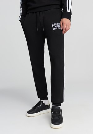 - Spodnie treningowe