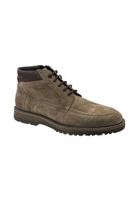 Botas de tobillo de ante marrón con cordones oscuros, puntera redonda y un collar acolchado. Cuenta con una suela de goma texturizada y detalles cosidos.