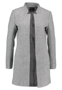 Grå kappa med en slät yta, långa ärmar och ståkrage. Har en framöppning utan knappar och ett enfärgat grått foder.