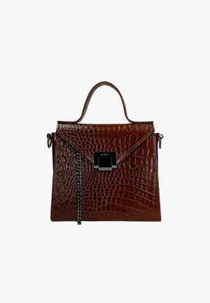 Brązowa torebka ze skóry z tłoczeniem w kształcie krokodyla, z zagiętym klapkiem, górnym uchwytem oraz srebrnym łańcuszkiem po boku. Zapięcie magnetyczne.