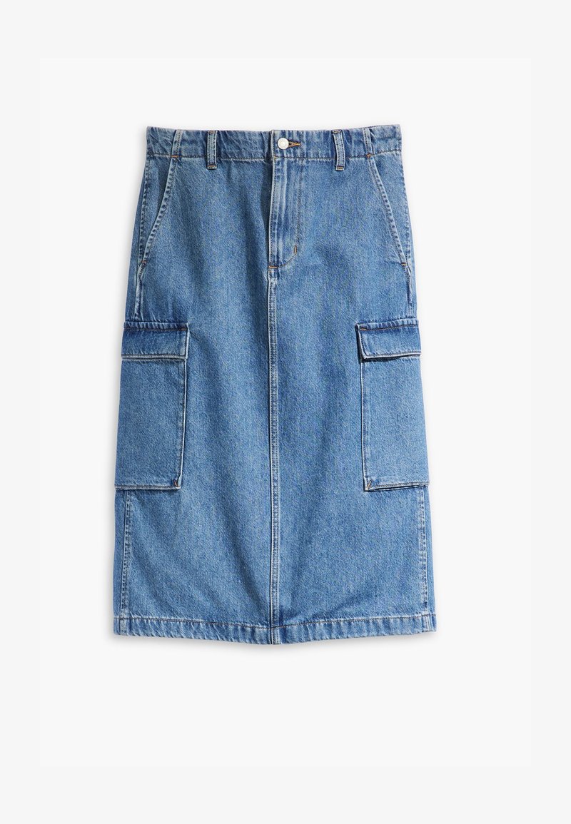 Denim skirt in light blue, featuring two front pockets and double cargo pockets on the sides, with a straight, knee-length cut and front button closure.