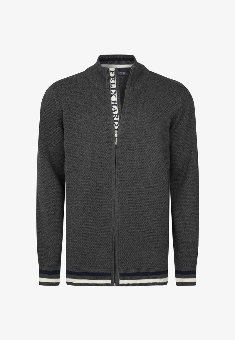 Cárdigan de punto gris con un cuello alto, cierre de cremallera y un patrón texturizado. Presenta un ribete a rayas en azul marino y blanco en los puños y el dobladillo.