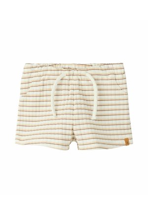 Kremowe spodenki dla maluchów z cienkimi brązowymi poziomymi paskami, ściągaczem w pasie, bocznymi kieszeniami i małą beżową naszywką z logo na dole.