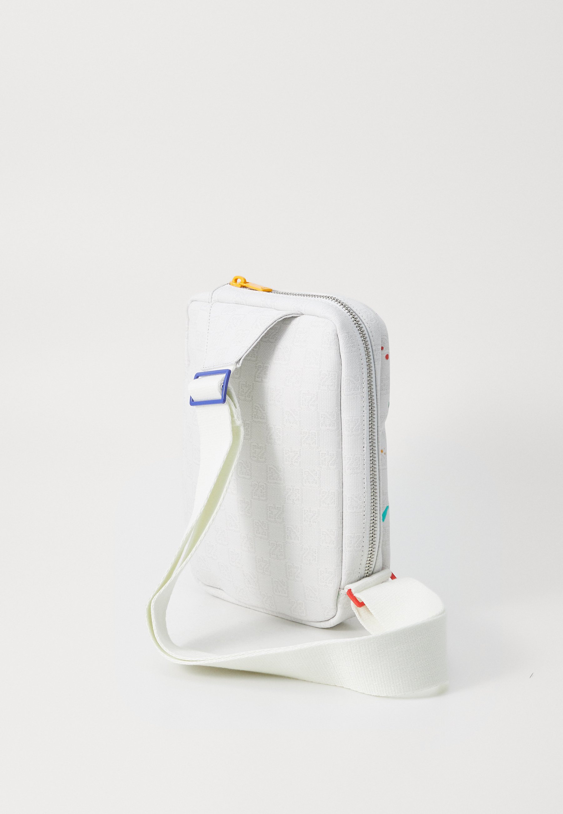 NIKE JORDAN JAM MONOGRAM SLING BAG WHITE 国内発送 JORDAN JAM MONOGRAM SLING BAG WHITE（ジョーダン モノグラム