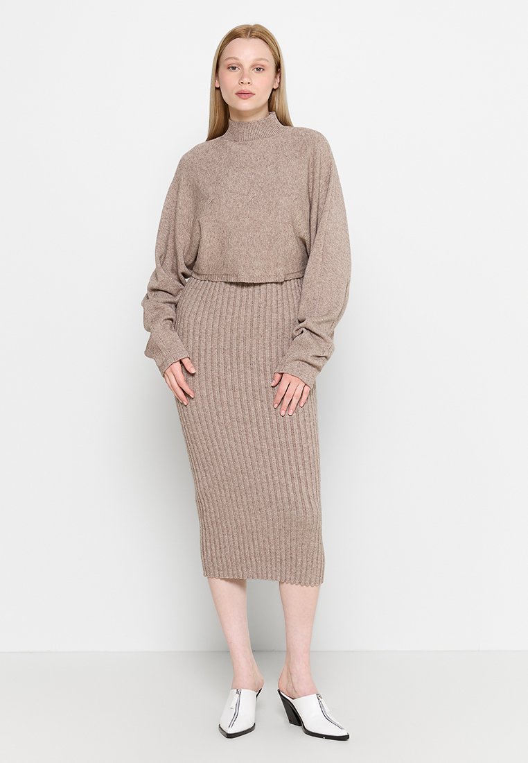 Apart Gebreide jurk taupe