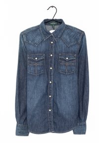 Jeansskjorta med långa ärmar, mörkblå färg, spetsig krage, två bröstfickor, prydd med sömmar och diamantformade knappar.