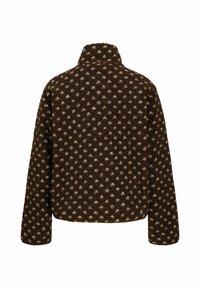 Giacca in pile marrone con collo alto, maniche lunghe e motivo strutturato di macchie più chiare sulla superficie.