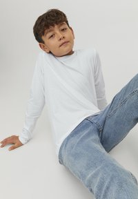 Jack & Jones Junior JJE O NECK - Långärmad tröja - white