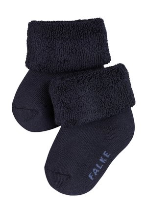 Chaussettes pour bébé bleu marine foncé avec des bords épais et repliés et le logo "FALKE" sur la semelle, en tissu doux et texturé.