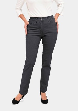 Dunkelgraue Jeanshose mit geradem Schnitt, elastischem Bund, vorderen Taschen und metallischem Knopfverschluss. Glatte Textur, lässiger Stil.