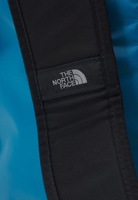 The North Face BASE CAMP DUFFEL UNISEX - Saco de viagem - banff blue/black