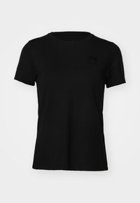 Černé bavlněné tričko s kulatým výstřihem, krátkým rukávem a čtvercovým logem na levé části hrudi. Hladká textura, standardní střih.