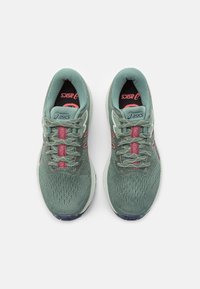 ASICS GT-1000 11 TR - Laufschuh Stabilität - nature bathing/papaya/dunkelblau - Zalando.de