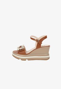 Selezionato, marrone