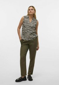 Vero Moda VMJESMILO ANKLE NOOS - Træningsbukser - khaki