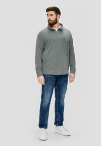 s.Oliver MIT BRUSTTASCHE - Felpa - graphit