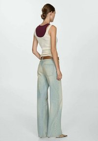 Mango Džíny Relaxed Fit - light blue