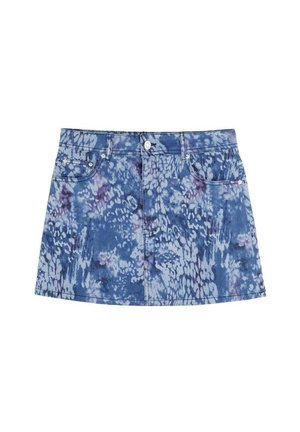 Denim-Minirock mit einem blau-violetten Batikmuster, fünf Taschen-Design und verschluss mit einer Knopfleiste an der Vorderseite aus silberfarbenem Metall.