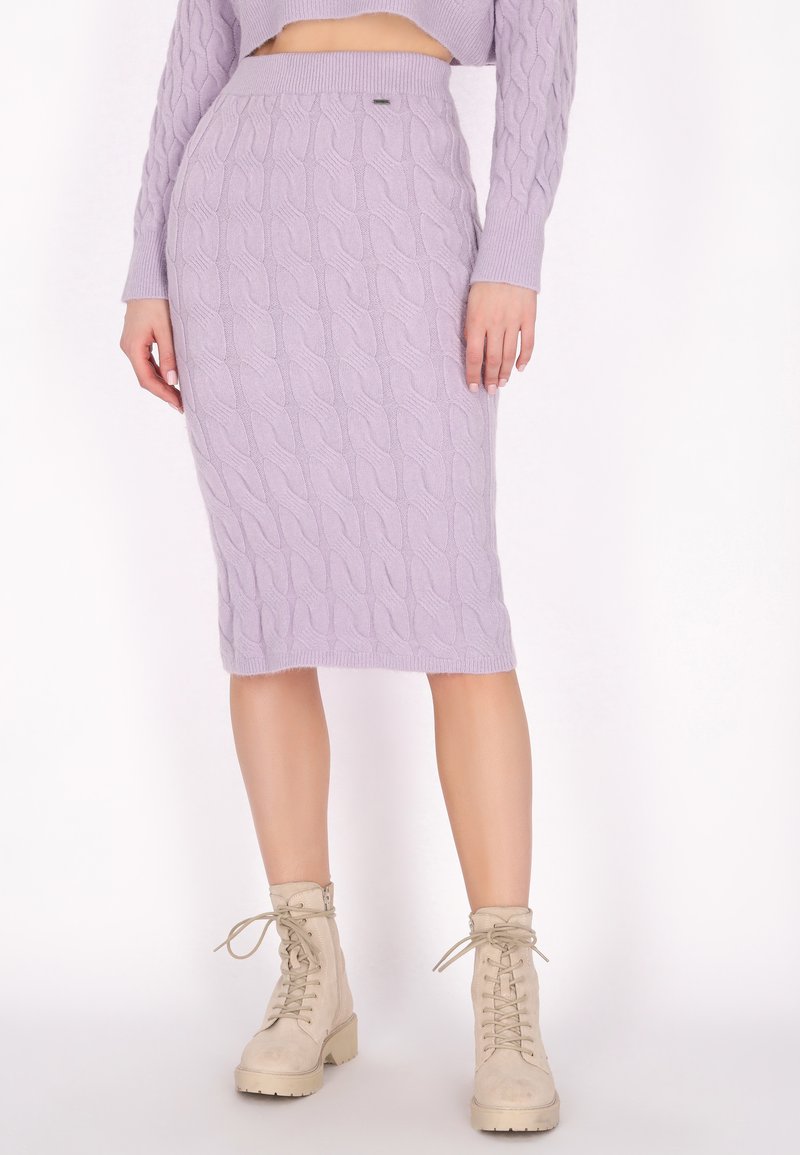 Knit lavender pencil skirt with a cable pattern, ribbed waistband, and side slit. Paired with beige lace-up ankle boots.