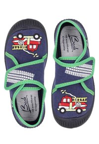 Dunkelblaue Stoffschuhe mit grünen Akzenten, die auf der Außenseite ein gesticktes rotes Feuerwehrfahrzeugdesign und eine strukturierte schwarze Sohle aufweisen.