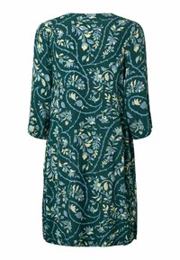 Vestido de estampado floral verde con mangas largas, cuello redondeado y una tela fluida con intrincados patrones de hojas y flores.