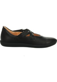 Schwarze Lederschuhe mit niedrigem Profil, versehen mit überkreuzten Riemen. Die weiche Textur und das runde Zehendesign verbessern den Komfort. Schwarze Gummisohle.