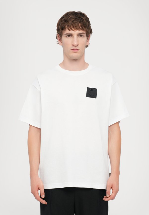 SQUARE RUBBER PATCH - Basic T-shirt