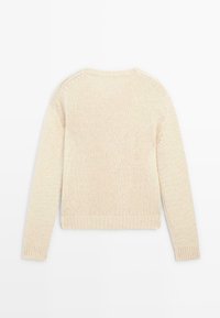 Sweater en tricot de couleur beige clair avec un motif texturé, col rond et poignets côtelés aux manches et à l'ourlet. Vue arrière affichée.