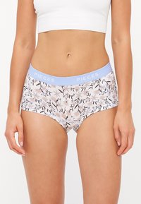 Bloemenpatroon katoenen slips met een lichtblauwe elastische tailleband met de tekst "PIECES." Ontwerp bevat zachte, gedempte kleuren en een comfortabele pasvorm.