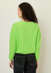 American Vintage O19EE24 - Adīta jaka - pomme fluo
