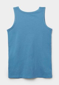Jasnoniebieski top na ramiączkach wykonany z bawełny. Posiada dekolt w serek oraz bezrękawowy krój. Gładka tekstura z prostym, nieozdobionym wykończeniem.