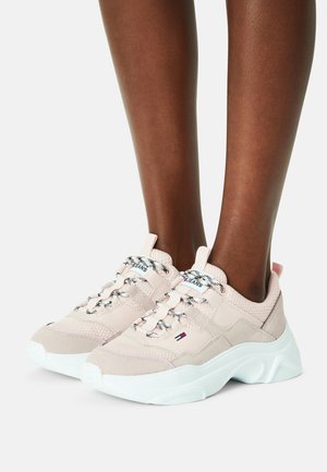 LIGHTWEIGHT SHOE - Sneakersy niskie - smooth stone