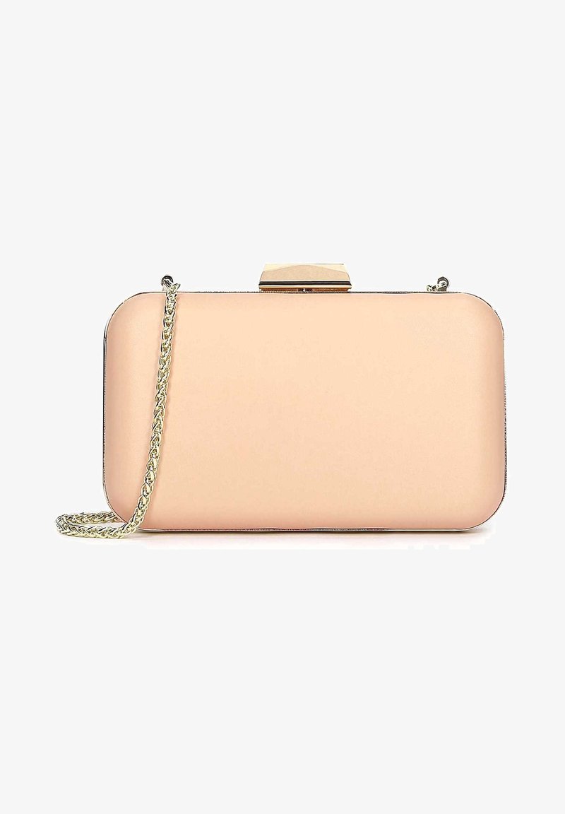 Pochette beige rectangulaire aux bords arrondis, fermoir doré et bandoulière chaîne dorée sur fond blanc.