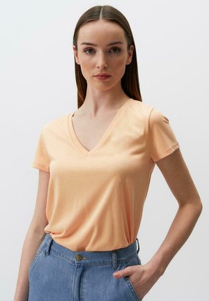 - T-shirt basic