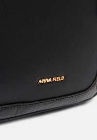 Anna Field Reppu - black