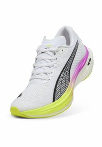 Puma DEVIATE NITRO™ 3  - Väglöparskor - white yellow alert pure magenta