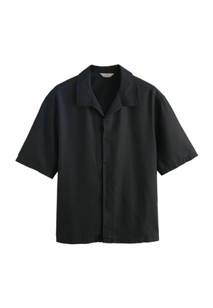 Chemise noire à manches courtes avec col, patte de boutonnage dissimulée, ourlet droit et coupe décontractée.