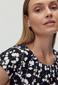 STOCKH LM ANAIS FLOWER PRINTED BLOUSE - Printtipaita - small leaves