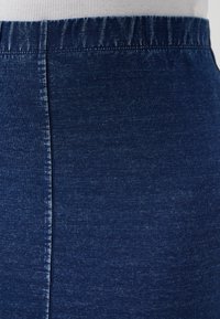 ONLY Carmakoma CARBOWIE MIDI TUBE SKIRT  - Fustă denim - naval academy