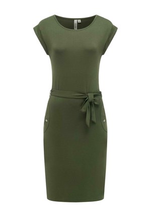 Sukienka oliwkowozielona, sięgająca do kolan, z krótkimi rękawami, okrągłym dekoltem, bocznymi kieszeniami zapinanymi na guziki oraz przewiązanym materiałowym paskiem w talii.