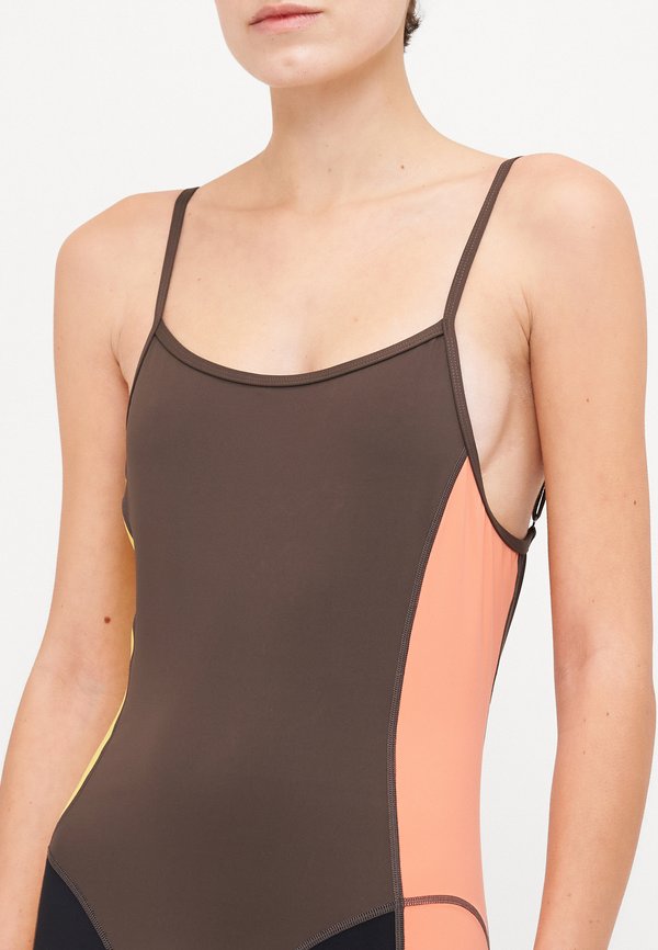 THE CONTOUR OUTLINE ONESIE - Swimsuit - peaches4