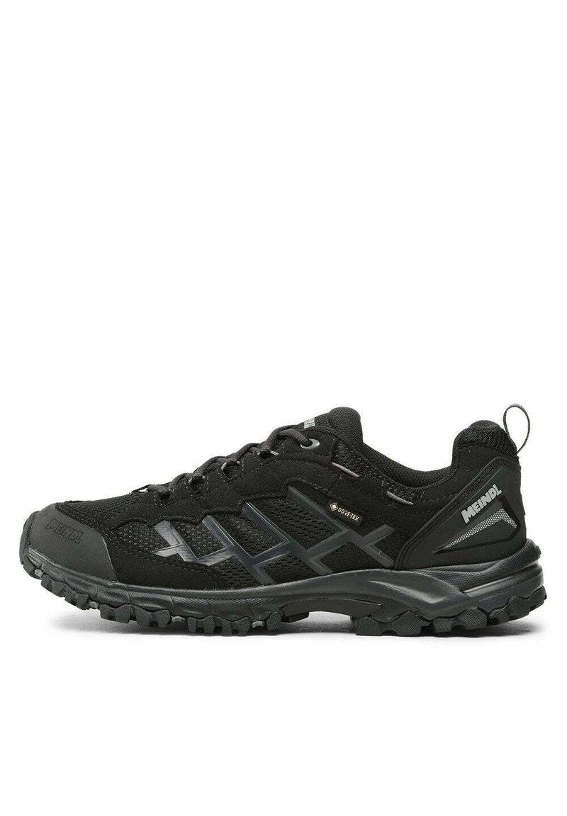 Czarne buty outdoorowe z siateczkową cholewką, gumową podeszwą i akcentami Gore-Tex. Posiada system sznurowania oraz teksturowany bieżnik zapewniający przyczepność.