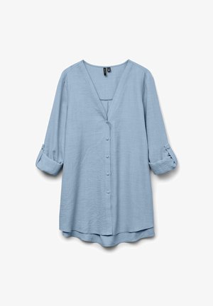 Blouse bleu clair à boutons en tissu texturé. Présente un décolleté en V, des manches retroussées et un ourlet arrondi pour un ajustement décontracté.