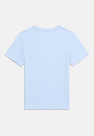 T-shirt à manches courtes bleu clair avec col rond, posé à plat et vu de dos sur fond blanc.
