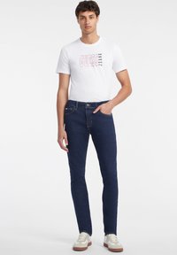 Guess Jeans Uske traperice - varane dark wash
