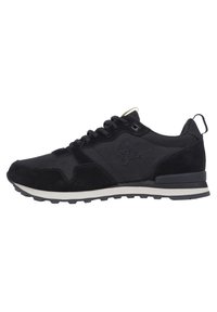 Zwarte sneakers van suede en textiel, met een logo ontwerp, vetersluiting en een gestructureerde rubberen zool.